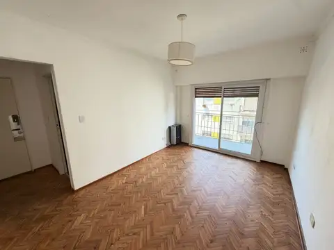 Dos ambientes con balcón