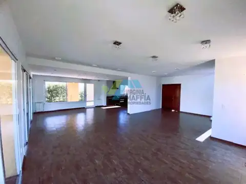 Casa 5 ambientes con 3 baños
