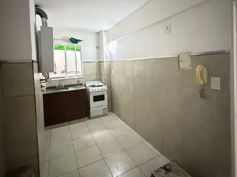 Leandro N. Alem 1300, Piso 01