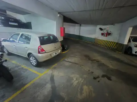 Venta cochera en Belgrano fija y cubierta