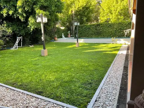 Casa en Venta con 2 cocheras