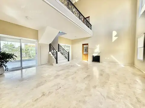 Casa 6 ambientes con 3 baños