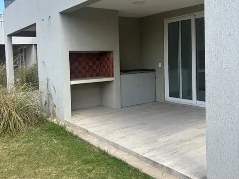 Venta casa 3 ambientes Chic Village jardin terraza