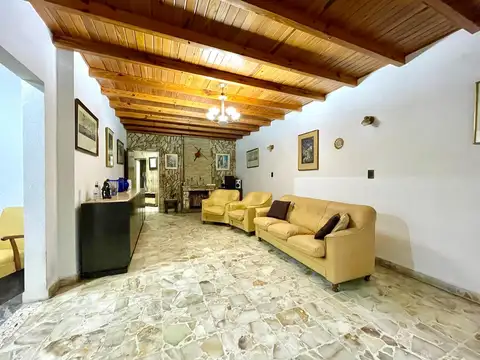 Casa 6 ambientes con 4 baños