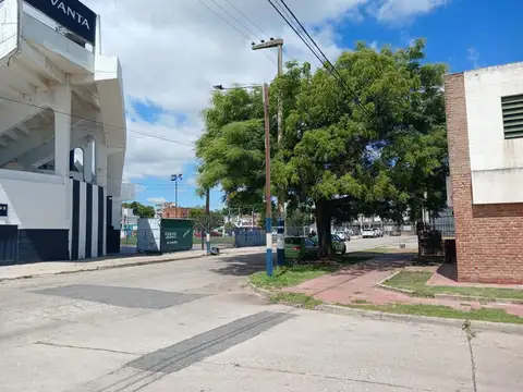 ALQUILO LOCAL Frente cancha de Talleres Jardin Espinosa