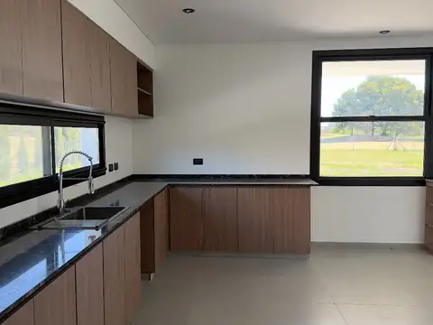 Venta casa en Medal Pilar 10% a terminar (consultar opciones)