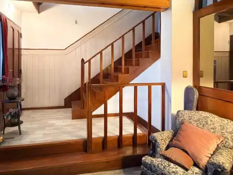 Casa en Venta con 3 cocheras
