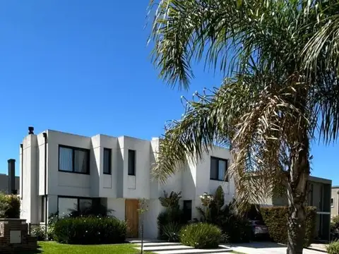 Venta excelente casa en Barrio Alvear de Benavidez