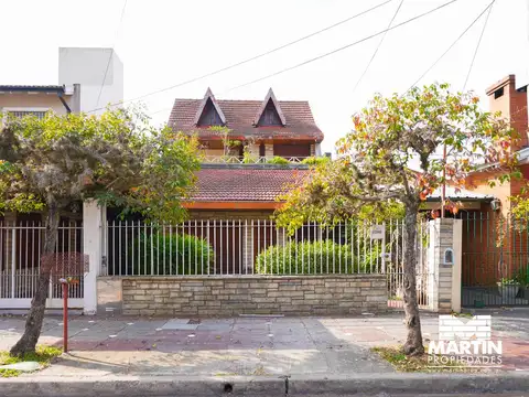 Chalet a reciclar con gran jardín en Martinez  Excelente zona cerca del Hipódromo