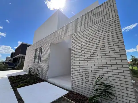 Casa 6 ambientes con 3 baños