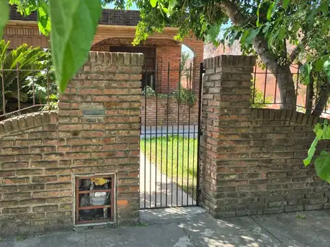 Casa 5 ambientes con 2 baños