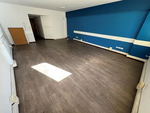 EXCELENTE OFICINA EN VENTA - INMEJORABLE UBICACION