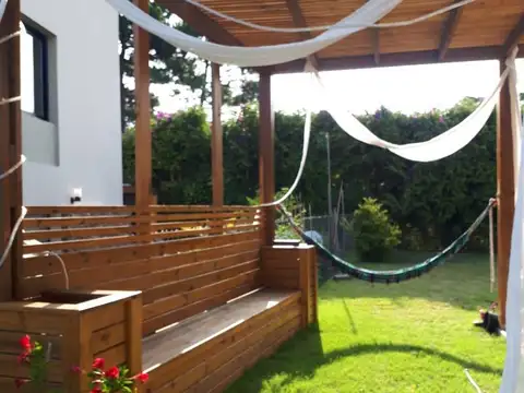 Casa en Alquiler Temporal en Valeria Del Mar, USD 3.600