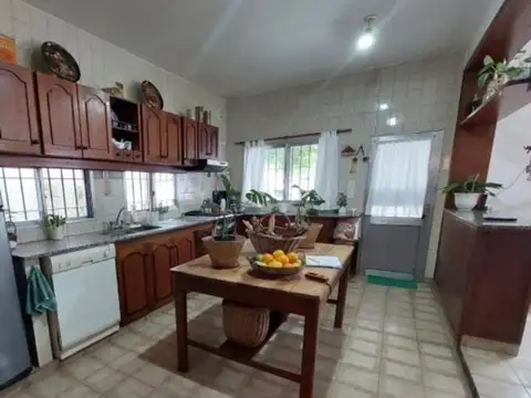 Casa 5 ambientes con 3 baños