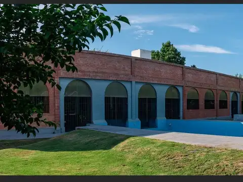 Casa en Venta con 4 cocheras