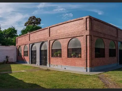 Casa 8 ambientes con 3 baños