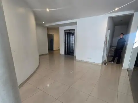 Oficina en Alquiler en Lomas de Zamora, $ 2.400.000