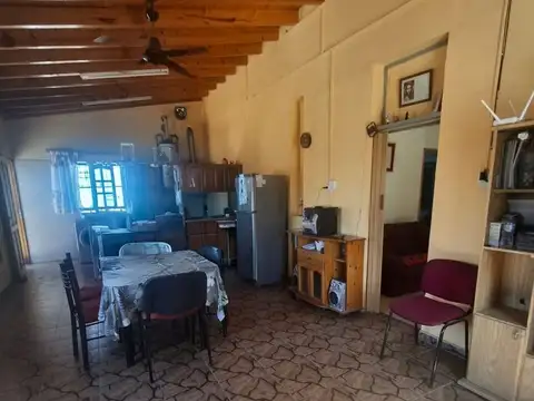 Casa 9 ambientes con 4 baños