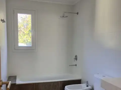 Casa 4 ambientes con 1 baño
