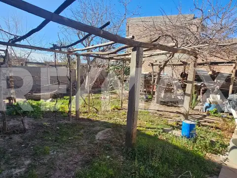 CASA 4 DORMITORIOS CON AMPLIACION EN CENTENARIO