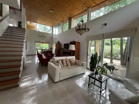 Casa 5 ambientes con 2 baños