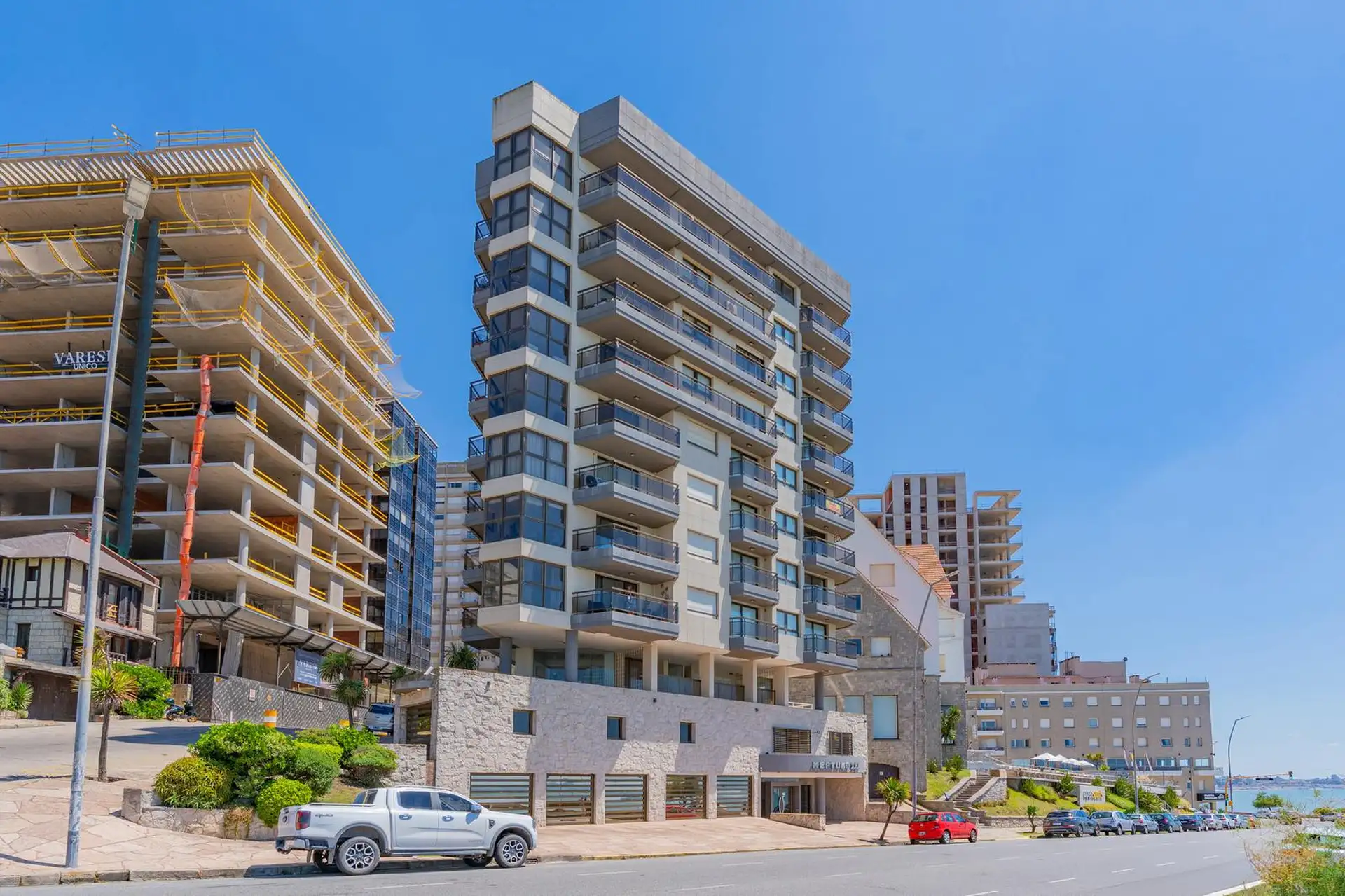 Departamento en venta 3 ambientes con cochera en Playa Varese, frente al mar