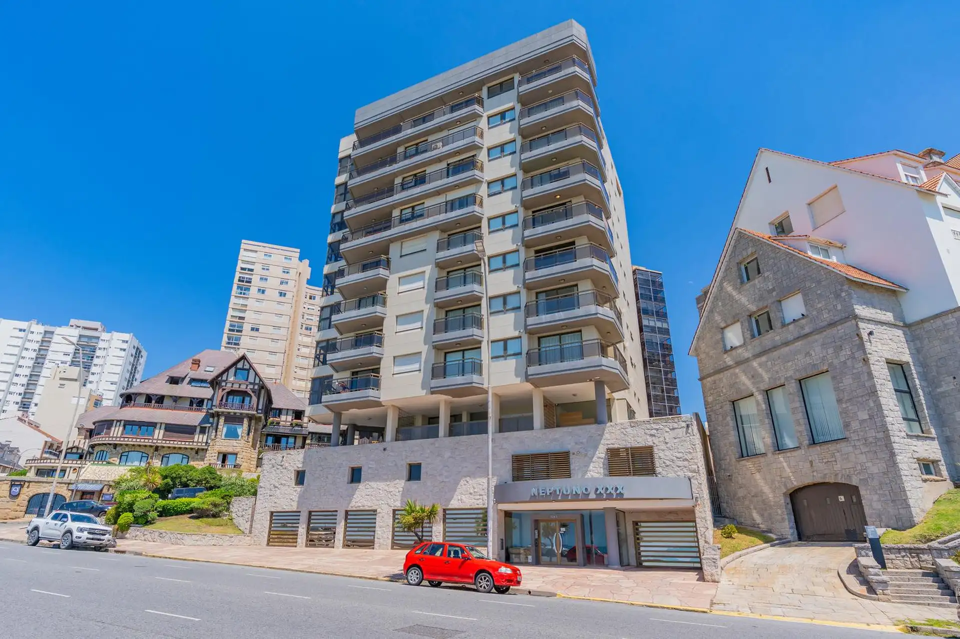 Departamento en venta 3 ambientes con cochera en Playa Varese, frente al mar