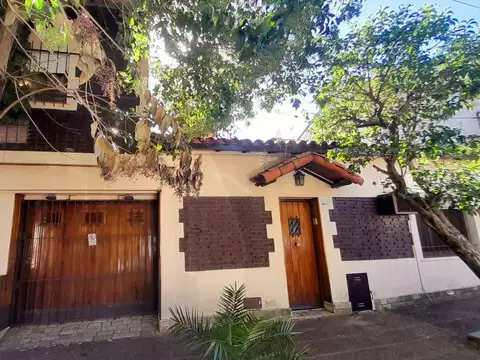 Olivos - A 2 cuadras de Av. Maipú - Chalet a refaccionar - Planta Baja con excelente frente!