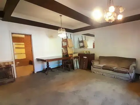 Olivos - A 2 cuadras de Av. Maipú - Chalet a refaccionar - Planta Baja con excelente frente!