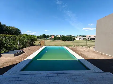 Casa en Venta con 3 cocheras