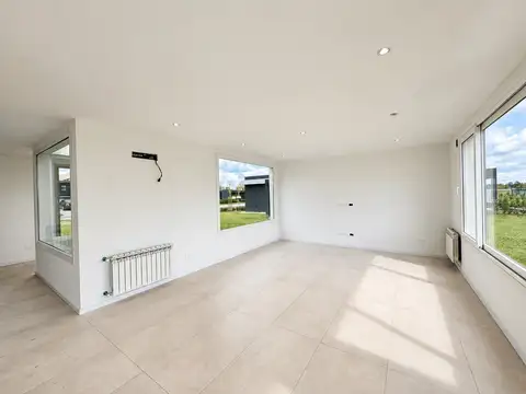 Casa 4 ambientes con 4 baños