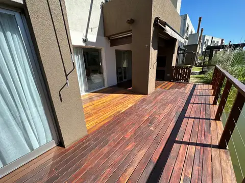 Departamento con deck al lago, barrio Sendero Nordelta