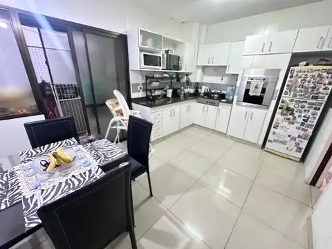 DEPARTAMENTO 3 AMBIENTES AL FRENTE CON BALCÓN CORRIDO - EXCELENTE UBICACIÓN