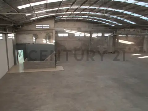 Galpón industrial en tres plantas – Excelente estado – San Martín
