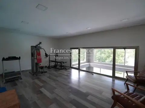 Casa 9 ambientes con 6 baños