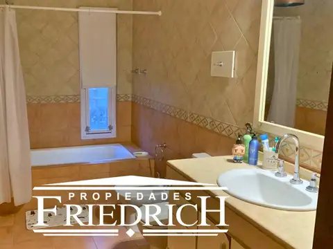 Casa 5 ambientes con 3 baños