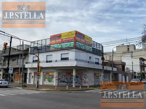 Local en esquina - Dpto 4 amb, -  Casa 4 Amb y Lote con Mejoras  - S.Justo (Ctro)