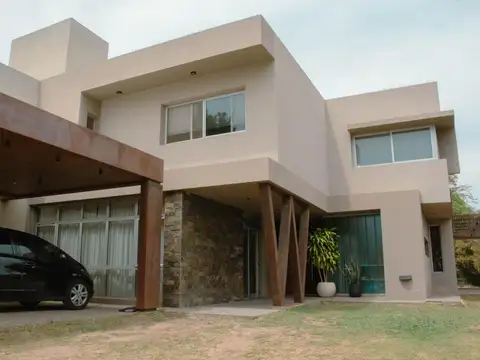 CASA DE CATEGORÍA EN VENTA EN COUNTRY CAÑUELAS VILLAGE