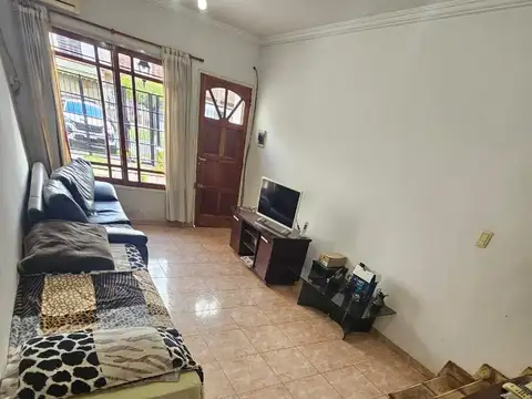 Depto Tipo Casa en Venta en Villa Luzuriaga, USD 118.000