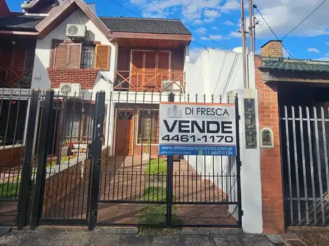 AMPLIO DUPLEX CON PARQUE Y COCHERA