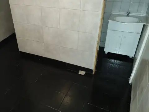 Local en impecable estado dos plantas, solo actividades "limpias"