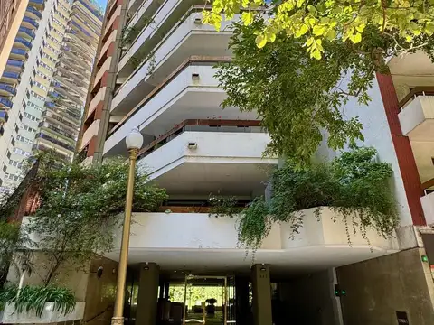 Excelente semipiso en venta en Recoleta sobre calle Arroyo, con terraza y  3 cocheras