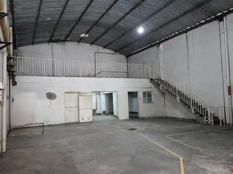 Galpon en alquiler en calle Republica de Siria al 1.400