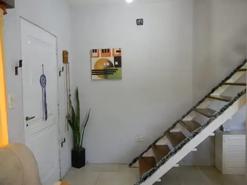 Casa con pileta y quincho en Los Polvorines