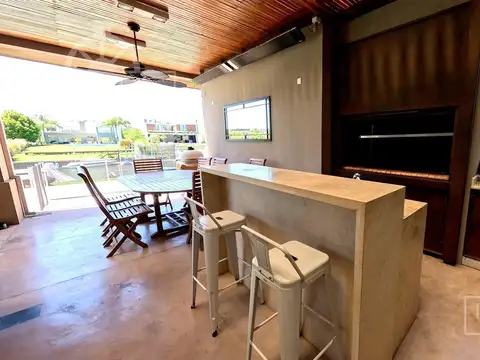 Casa en Venta en Albanueva, USD 1.700.000