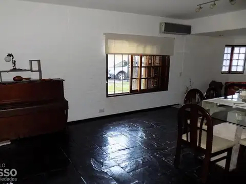 Casa en Venta con 5 cocheras