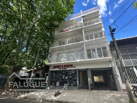 Departamento 3 ambientes con cochera y terraza propia