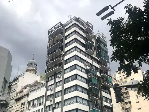 AV. Entre Ríos 212  Piso de  4 ambientes con dependencia