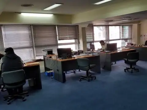 Oficina 6 ambientes con 2 baños