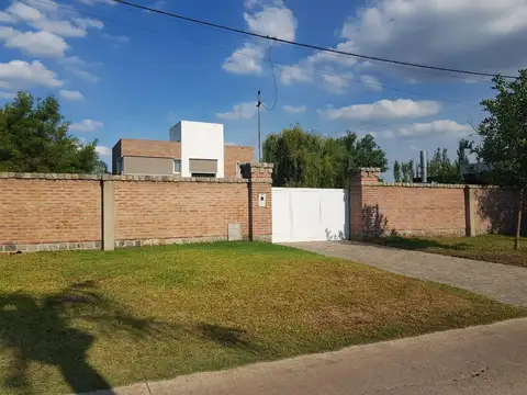 Casa 8 ambientes con 3 baños